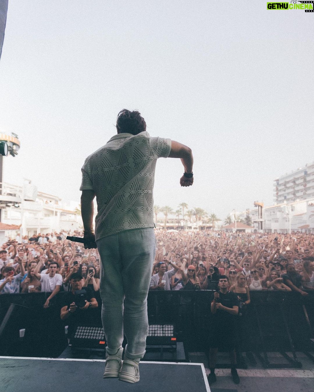 David Coscas Instagram - Ça y est, toute l’aventure Ibiza est sur YouTube. On était pas prêt. A-t-on dead ça chacal ? Ushuaïa Ibiza