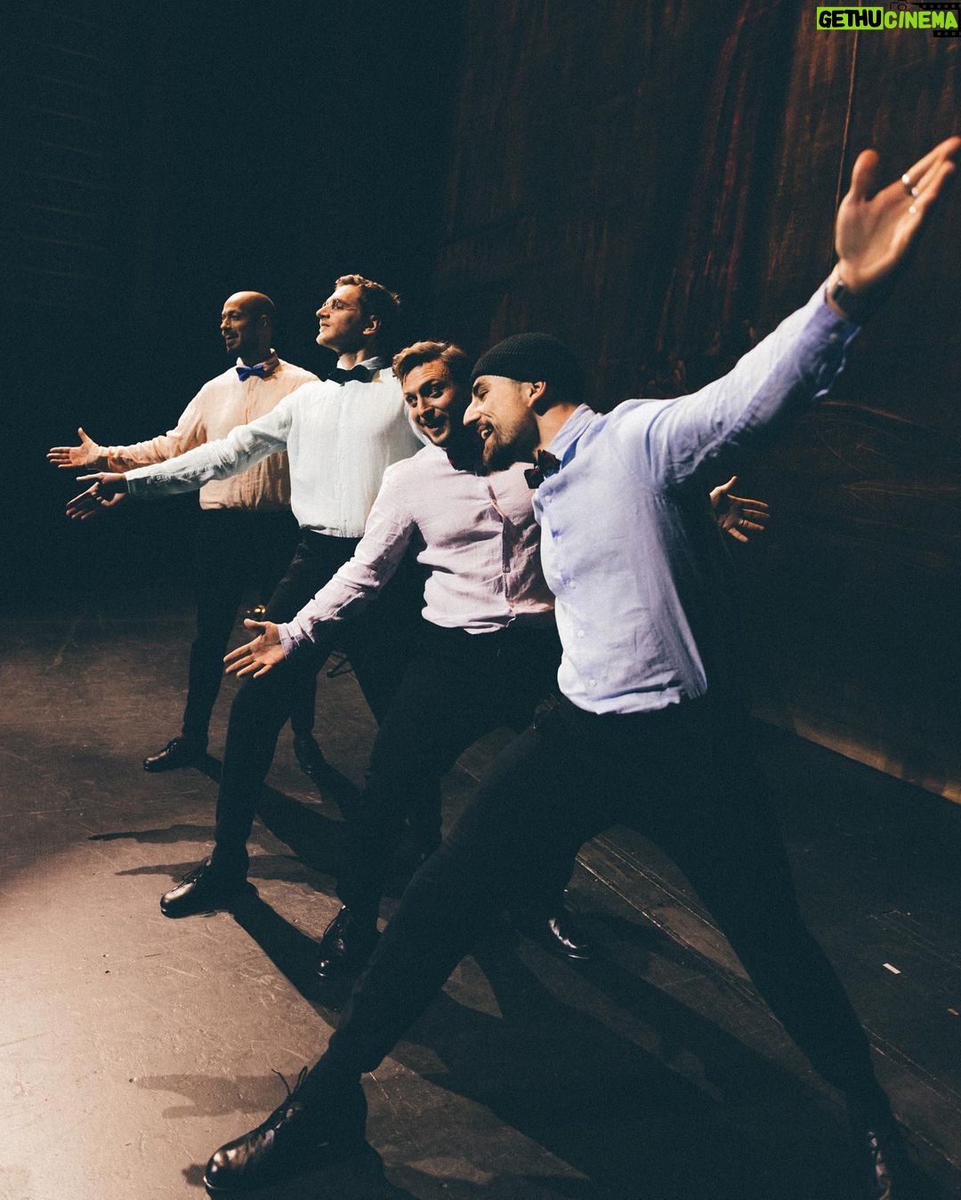 David Coscas Instagram - Avec mes hommes on a essayé les claquettes 🩴 Allez voir la nouvelle vidéo chaîne secondaire pour savourer cette aventure. C’est quoi les prochaines disciplines qu’on essaye avec @leopoldlemarchand & @djilsi ? 📸 by @laurag_photo Théâtre du Châtelet