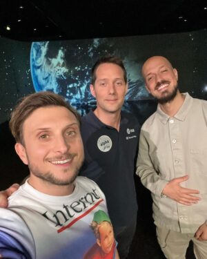 David Coscas Instagram - Oui. Nouveau concours d’anecdote avec la légende @thom_astro 🌍 
Encore une fois, cette chaîne YouTube nous permet des choses impensables, je vous remercie pour tout (et c’est loin d’être terminé).
Quelle est votre anecdote pref ?