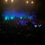David Coscas Instagram - L’accueil que nous a réservé le Transbordeur de Lyon pour la 1ère de la tournée restera gravé dans ma mémoire. Quelle folie nom de Zeus. Hâte d’être Dimanche à Nancy, Mercredi à Clermont Ferrand et plus encore🔥 Elle est pas belle ma @vola_guitar rose ? 🎸 @martin.bonami 🥁 @delaromance 🎸 @jc667music Le Transbordeur
