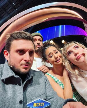 David Coscas Instagram - On a joué au retour du jeu culte « Une Famille en Or » sur @tf1 ce samedi soir avec @natoogram @lenamahfouf & @rafcarlito 
Je vous laisse swiper à droite pour voir nos têtes après l’enregistrement. 
Vous avez regardé ?