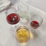 David Coscas Instagram - Dîner avec 3 légendes que sont Edouard Baer, François Damiens et Mister V ça fait quelquechose. On a parlé de tout et rien, on a énormément ri, on a un tout petit peu bu et ça donne une vidéo de 55min d’intimité folle, qui j’espère vous plaira. Installez vous à notre table. Avec quelles autres légendes on dîne ? La Closerie des Lilas