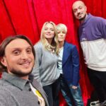 David Coscas Instagram – Nouveau concept sur la chaîne principale ce Dimanche feat @marinafois & @efira_virginie 🫶
Allez voir ça et revenez me dire qui vous aimeriez voir pour les prochains ! 
Et dites moi aussi un mot français qui termine par « ogle » si vous trouvez. Post It