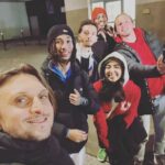 David Coscas Instagram - Les héros d’aujourd’hui n’ont pas de capes, mais des dreads et des visages ressemblant à Flynn Rider 🫶 Ces étudiants ont décidé de changer les choses en créant avec leur association @equipagesolidaire la plateforme @delivraide qui livre des kits alimentaires gratuitement aux étudiants en difficultés. Après avoir croisé @kingsolitario l’année dernière, créateur de l’asso, par hasard dans L’ATR Challenge 2, on a décidé de passer une journée avec eux pour mettre en lumière leur incroyable travail, c’est dispo sur la chaîne secondaire. Envoyez leur un max de force, de temps, d’argent ou d’amour en fonction de ce que vous pouvez, ils en feront bon usage croyez moi. Solidaire
