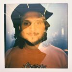 David Coscas Instagram - On est de retour cette semaine, très contents du retour et de vos retours sur notre retour. Un poutou à nos équipes, notre Discord, les gens qu’on croise dans la rue, ceux qui prennent le temps de nous écrire et à qui on prend pas assez le temps de répondre. Quelques facts : - Naoki Urasawa est brillant. - Pour avoir l’équivalent du poids moyen d’un humain, il faut 4,5 millions de fourmis. - Le groupe Leprous est tout simplement génial. 📸 : @flosabat