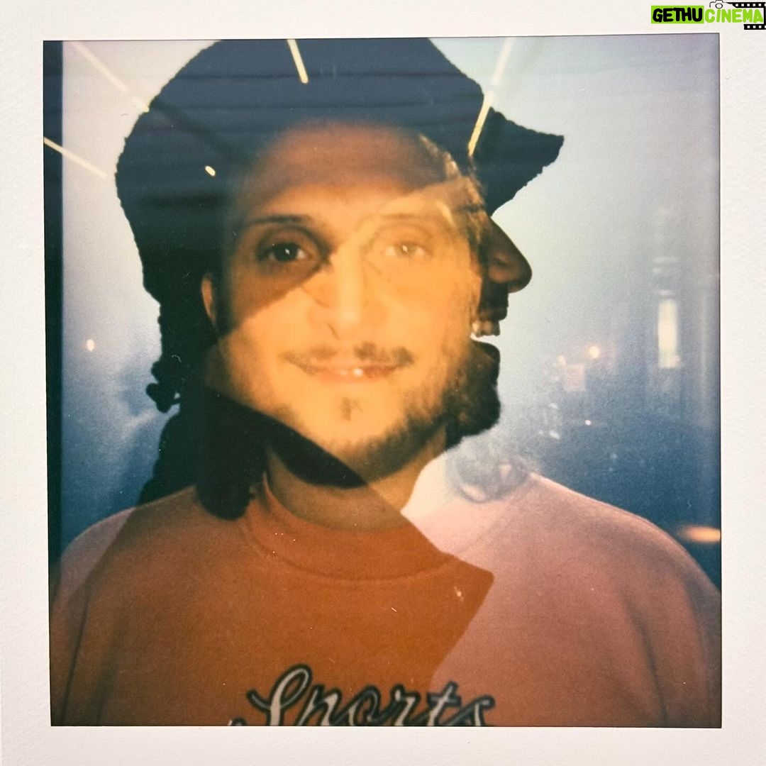David Coscas Instagram - On est de retour cette semaine, très contents du retour et de vos retours sur notre retour. Un poutou à nos équipes, notre Discord, les gens qu’on croise dans la rue, ceux qui prennent le temps de nous écrire et à qui on prend pas assez le temps de répondre. Quelques facts : - Naoki Urasawa est brillant. - Pour avoir l’équivalent du poids moyen d’un humain, il faut 4,5 millions de fourmis. - Le groupe Leprous est tout simplement génial. 📸 : @flosabat