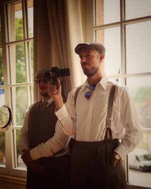 David Coscas Instagram - On a débarqué sans prévenir au mariage d’une abonnée et c’est sur YouTube 🫶 (la dernière c’était le lendemain au réveil)
Les belles photos sont de @chloeetsaboiteaconserves