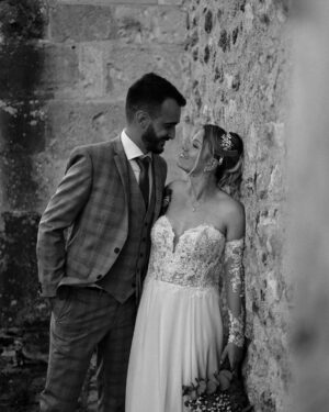 David Coscas Instagram - On a débarqué sans prévenir au mariage d’une abonnée et c’est sur YouTube 🫶 (la dernière c’était le lendemain au réveil)
Les belles photos sont de @chloeetsaboiteaconserves