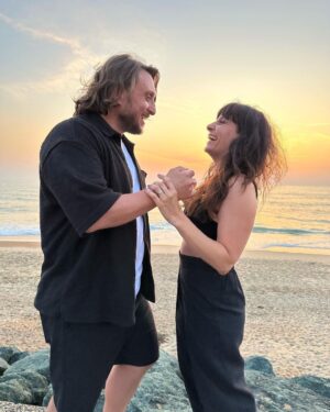David Coscas Instagram - @tiffanycoscas la femme de ma vie ❤️ est aussi la mère de nos 2 enfants objectivement magnifiques, c’est donc sa fête aujourd’hui aussi comme toutes les mamans ❤️
Bonne fête aussi à ma Maman aussi qui lira ce message et que j’aime fort ❤️ (mais faut qu’on refasse des photos ensemble la j’ai que des trucs anciens !)

Les belles photos par @erikafleuryofficiel