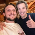 David Coscas Instagram - Nouvelle vidéo avec un casting légendaire, mais comme j’étais trop excité à la fin du tournage j’ai oublié de faire des photos avec tout le monde donc j’ai géré comme j’ai pu. Dispo sur notre chaîne principale ! Merci au @parcasterix pour l’accueil encore une fois 🫶 Parc Astérix
