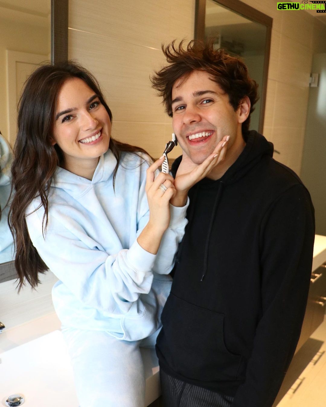 David Dobrik Instagram - Since I’ve been helping Natalie shave her back, she helped me shave my face. Thank god we have the Double Razor Share pack from @dollarshaveclub so we never have to share a razor #ad