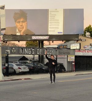 David Dobrik Instagram - ‪My friend has been late night texting my assistant so I printed his texts out and put them on a billboard