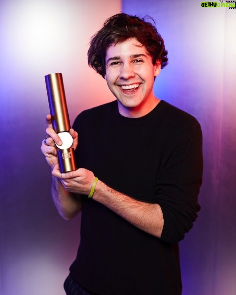 David Dobrik Instagram - I JUST WON A PEOPLES CHOICE AWARD. Guys I cannot say this enough. This job is out of a dream. The proper words to explain my gratitude do not exist. Love y’all 🥳 THANK YOU THANK YOU