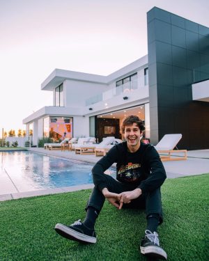 David Dobrik Instagram - New house. New tour. New vid!!