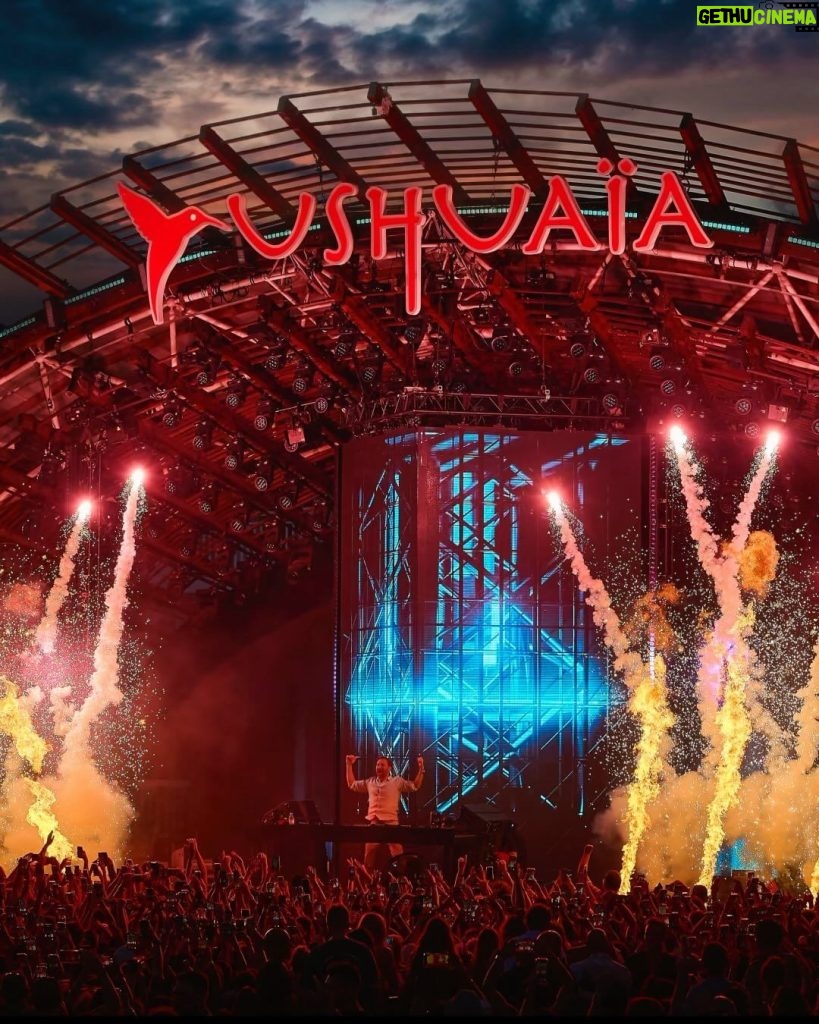 David Guetta Instagram - Year after year, @ushuaiaibiza succeeds in making my party bigger and bigger! A new stage has been reached this year with the craziest production I’ve ever seen. I can’t wait for next year! Thank you Ibiza and all the Team 🫶 It’s going to be a long winter ahahah @fmifofficial @yannpissenem @romain_pissenem Ushuaïa Ibiza