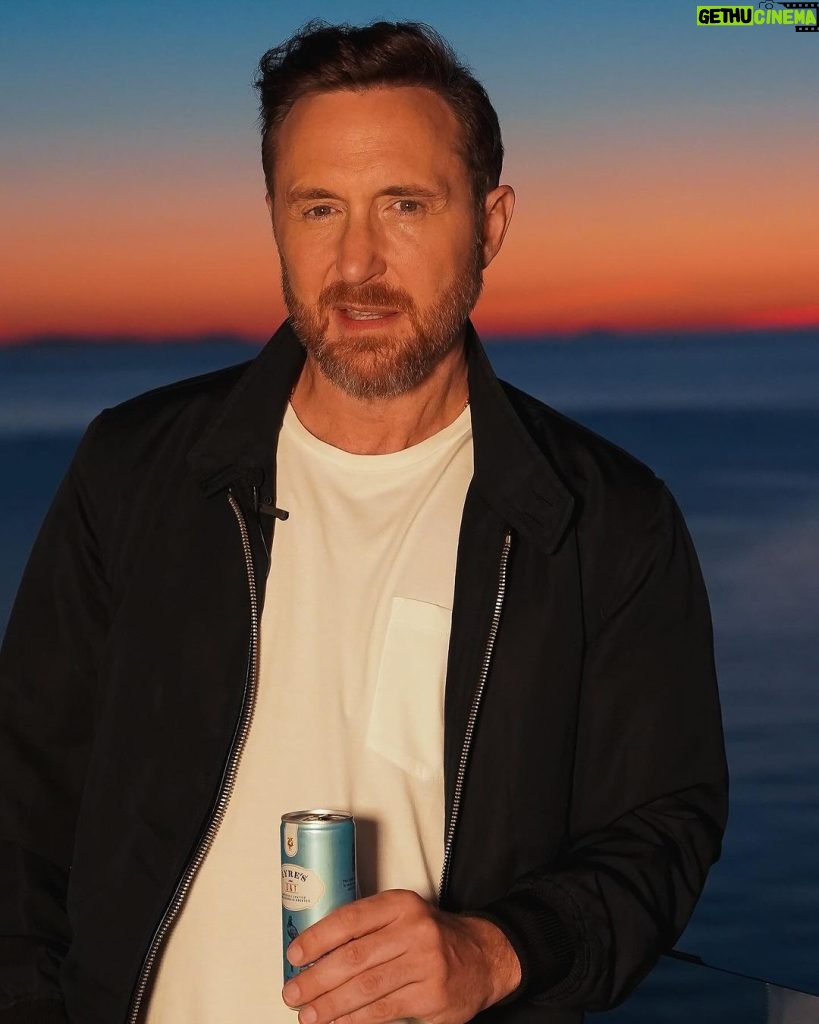 David Guetta Instagram - Exciting news!! I’ve teamed up with @lyresspiritco’s, the No. 1 trending non-alcoholic spirits brand in the world. Cheers to you, to happiness, and to partying without alcohol. Big Love ! #lyresspiritco #makeitalyres #collaboration Ibiza, Spain
