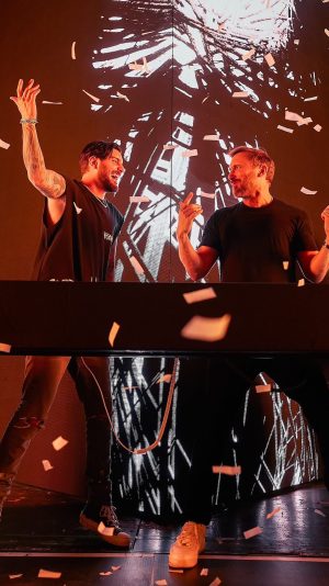 David Guetta Instagram - Pure madness at @ushuaiaibiza yesterday 🤯🤯🤯🤯
This B2B with @alesso was kind of magic ✨✨