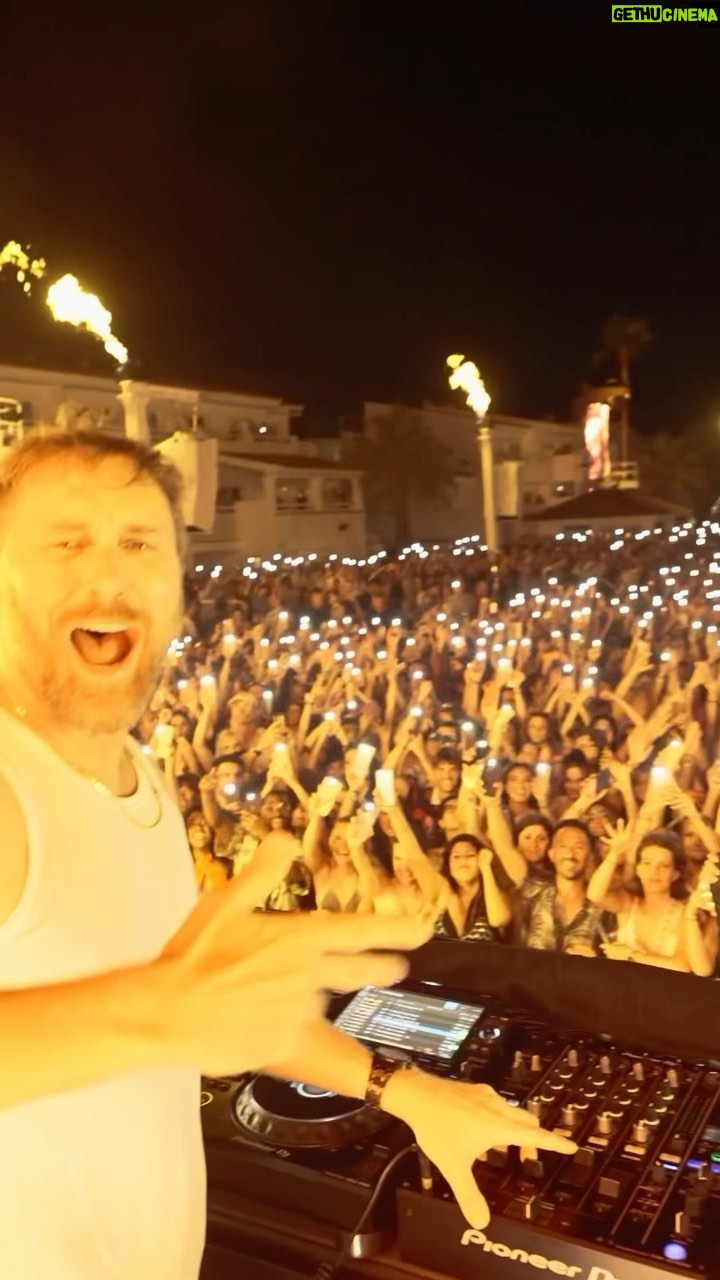 David Guetta - 309K Likes - Monday evening be like… 🔥🔥🔥
@fmifofficial at @ushuaiaibiza