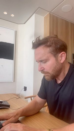 David Guetta Instagram - New week, new trick! Today, let’s talk about reverb and envelope 🤓
⬇️ Comment if there are any topics you’d like me to cover 🫡