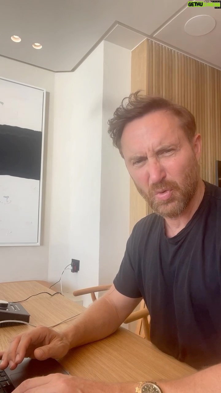 David Guetta - 368.7K Likes - 🆕 Starting a new series of videos dedicated to producers! Here, I’ll give you my production tips and secrets! First episode, let’s talk about @officialvirtualriot
I’m waiting for your questions / requests 🤓🤓