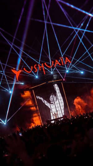 David Guetta Instagram - My party at @ushuaiaibiza gets crazier every week.
I wonder how we’ll end the season 🤔😅

@fmifofficial