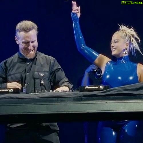 David Guetta - 262.6K Likes - One in a Million (with @DavidGuetta) is all yours 💫 Stream it now in my bio!