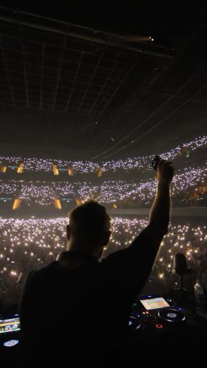 David Guetta Instagram - My South American tour is over 😢😢 I couldn’t imagine a better way than ending this tour in ARGENTINA 🇦🇷🇦🇷🇦🇷
THANK YOU BUENOS AIRES 🫶🏼🫶🏼🫶🏼

🎬 by @stijnepiccinema