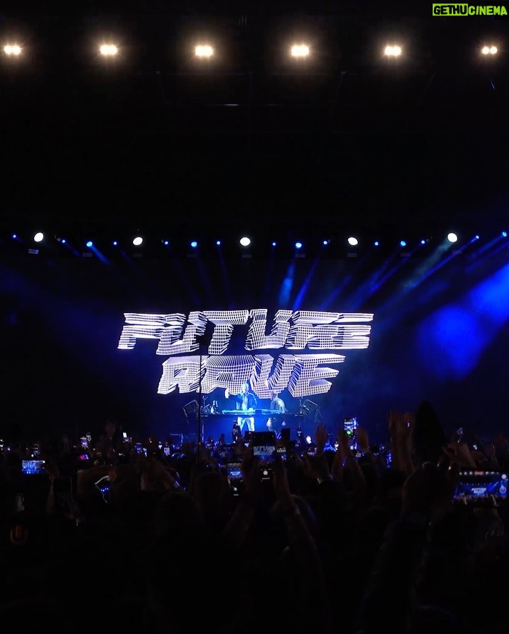 David Guetta Instagram - this night was magical and now the whole world can relive it with us 🎹 our full @brooklynmirage set is now up on YouTube (Future Rave channel) 🦾 where are you watching from? The Brooklyn Mirage