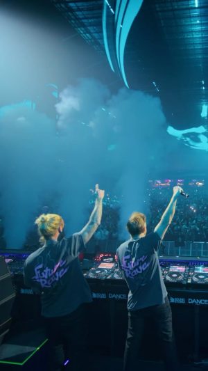 David Guetta Instagram - we had such an amazing show at @mdlbeast.soundstorm in Riyadh. Tried out multiple new @futurerave records and we cant wait to release them ⚡️😈

📹 by @stijnepiccinema