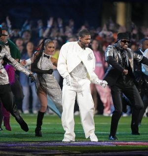 David Guetta Instagram - Congrats to my friend @usher for his halftime show at the #superbowl 
So proud of you 🔥🔥🔥