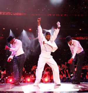 David Guetta Instagram - Congrats to my friend @usher for his halftime show at the #superbowl 
So proud of you 🔥🔥🔥