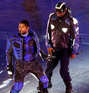David Guetta Instagram - Congrats to my friend @usher for his halftime show at the #superbowl 
So proud of you 🔥🔥🔥