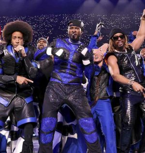 David Guetta Instagram - Congrats to my friend @usher for his halftime show at the #superbowl 
So proud of you 🔥🔥🔥