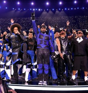 David Guetta Instagram - Congrats to my friend @usher for his halftime show at the #superbowl 
So proud of you 🔥🔥🔥