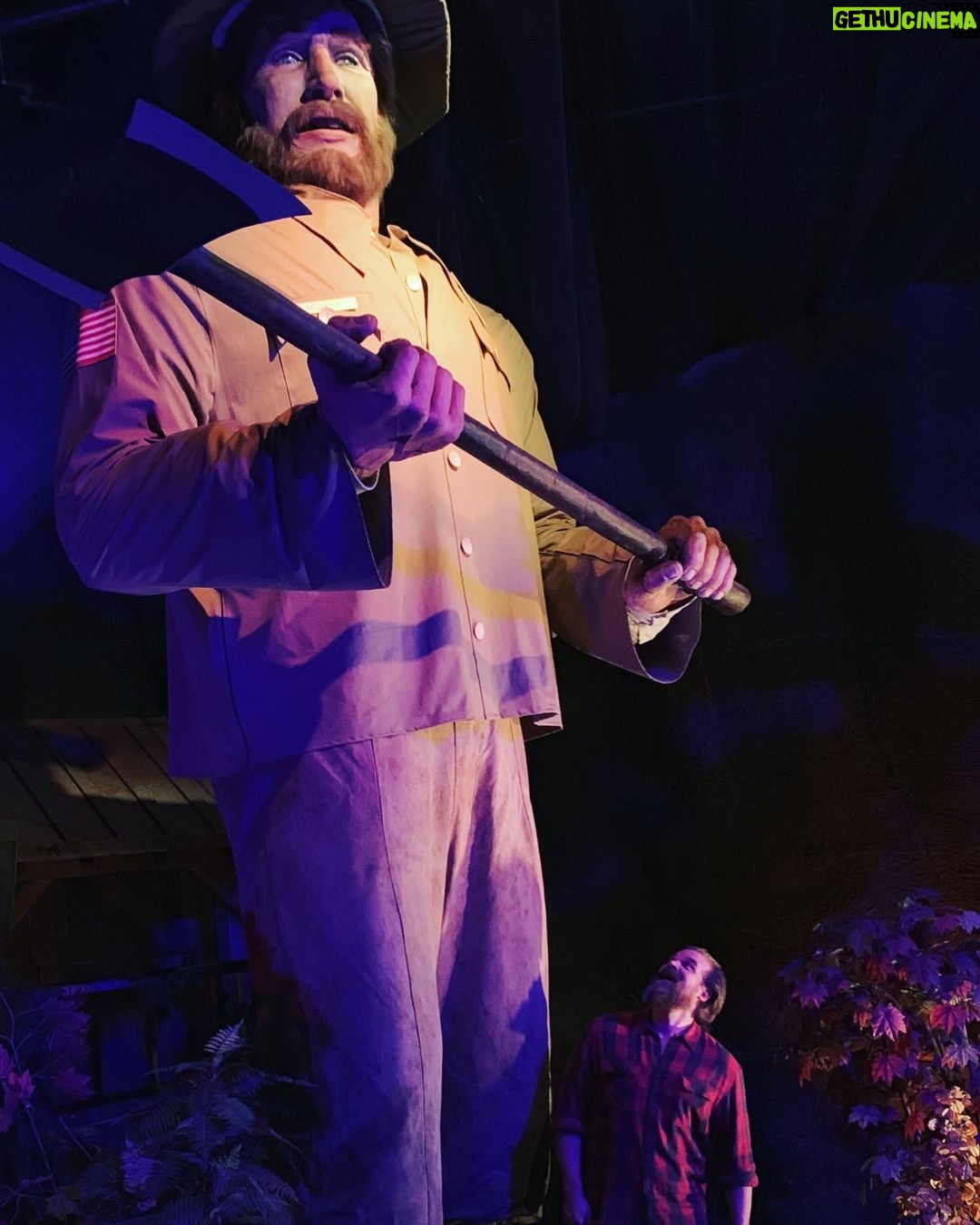 David Harbour Instagram - Switched outfits. But he wouldn’t let me hold his axe. Whatever. Thanks @mallofamerica for your crazy log ride. Making starcourt look bad.