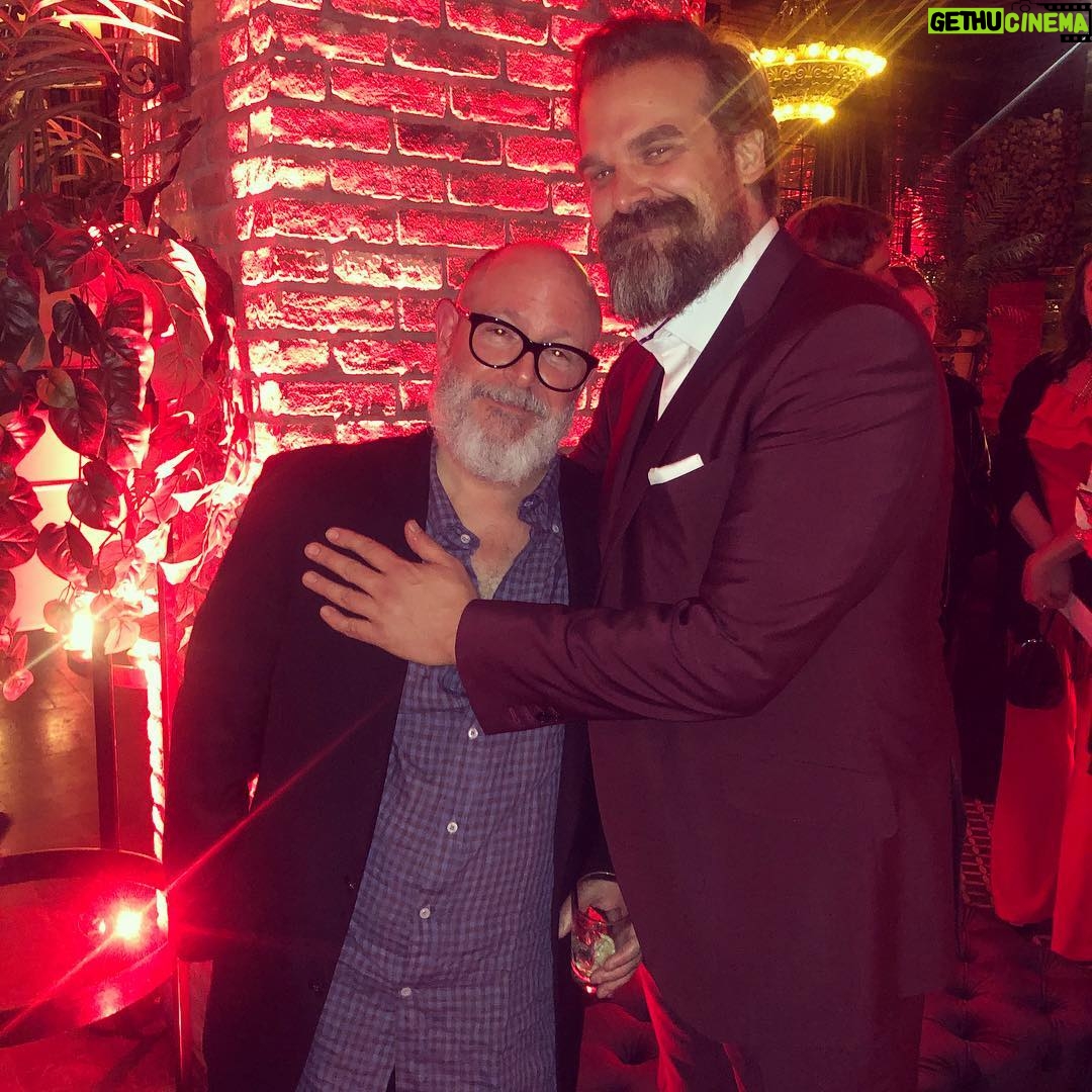 David Harbour Instagram - This me and Hellboy creator like Mignola at last night’s premiere in nyc for @hellboymovie . I love him and what he does so much I reached out and touched his heart, because he has touched mine and so many others with that beautiful demon Hellboy. But, that really doesn’t make much sense. Except in my own self justifying brain. What happened in reality was just that I was very excited, and reached out and was caught on camera weirdly touching @artofmm. Oh, David.