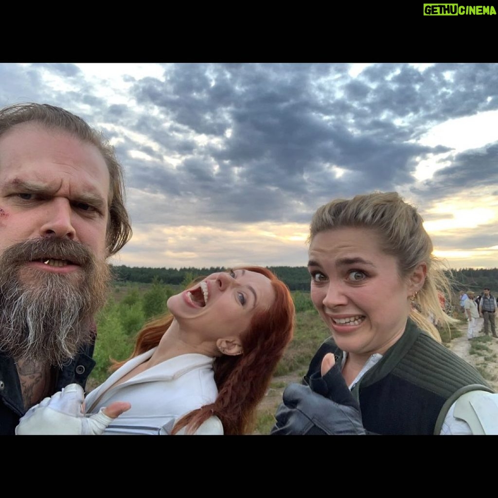 David Harbour Instagram - Was Supposed to be a peaceful beautiful selfie about a sunset. Wound up being the definitive inner monologue of each of our characters when the two hambones arrived and made it a trio. Nat, YB, and Captain toothbrushing. We’re comin for ya July 9.