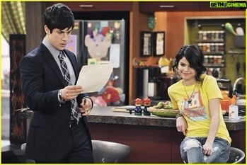 David Henrie Instagram - Throwback to the first episode I wrote of Wizards! Can you guess which episode it was? . . . . . #Throwback #TBT #Wizards #WOWP #WizardsOfWaverlyPlace