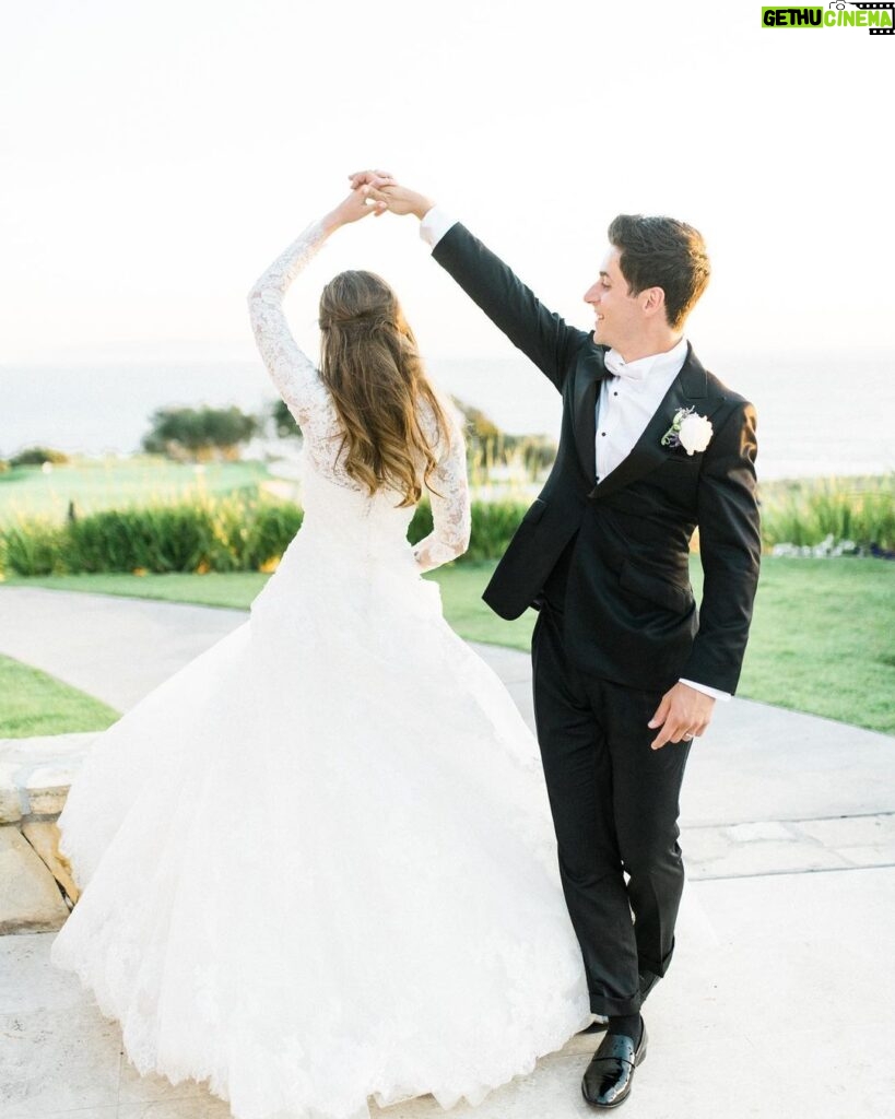 David Henrie Instagram - 5 year #anniversary ! Marriage is the absolute best y’all. It’s crazy— I thought I couldn’t love my wife any more than on my marriage day, but it just keeps getting better! Especially when she turned into a superhero and dawned the cape of motherhood— like 🤯.