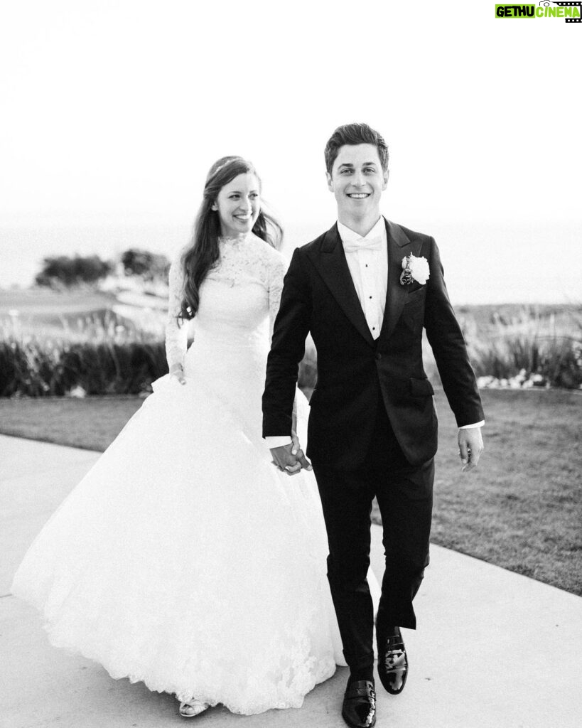 David Henrie Instagram - 5 year #anniversary ! Marriage is the absolute best y’all. It’s crazy— I thought I couldn’t love my wife any more than on my marriage day, but it just keeps getting better! Especially when she turned into a superhero and dawned the cape of motherhood— like 🤯.