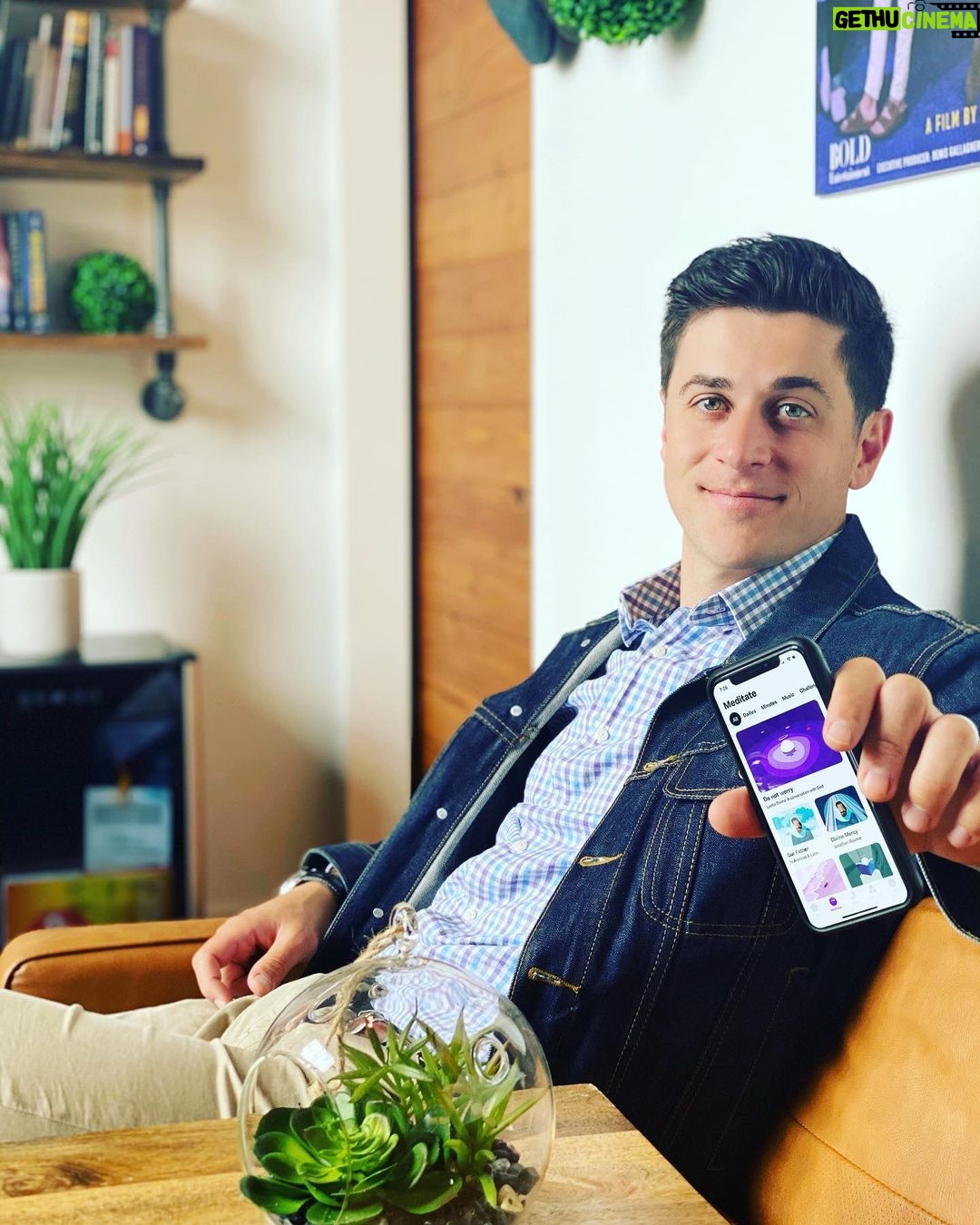 David Henrie Instagram - When you have a growing family, keeping your internal peace can be hard, lol, any parents will testify. Finding the time to be able to calm your mind can be even harder! I’ve talked a lot with my fans over the years about meditation and the health benefits it has. Well, I am really digging this new app called @hallowapp, which is packed with audio-guided meditations. I’m ADD so the audio guide helps. And FYI it is a Christian app, but it does have content in there that everyone can appreciate! The app is free to download, but you can get a free trial of all the premium content in the app at hallow.com/davidhenrie. Join me this summer in committing to meditate more! #Hallowapp #ad #prayer #mediation #christianmeditation