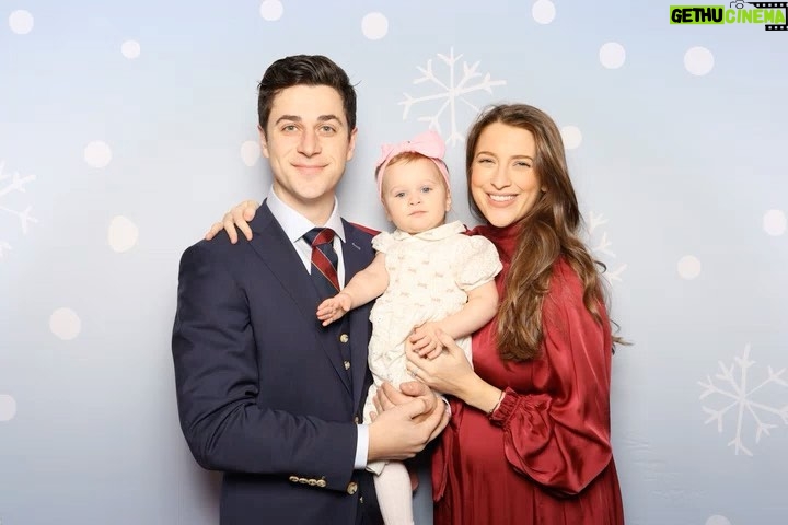 David Henrie Instagram - Happy Sunday from the Henries! Sending you all our love. PS Weeks away from James so stoked!