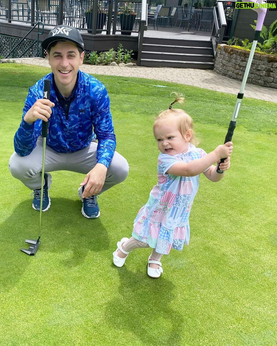David Henrie Instagram - HAHAHA y’all pictures 3-5 is a pivotal moment in every golfers life! It’s that moment when you make great contact— just the ball goes the opposite way it’s suppose to! Breaking in my new @pxg on a daddy daughter date to get ready for some Father’s Day fun!!! #pxg #fatherhood #girldad #family #golf