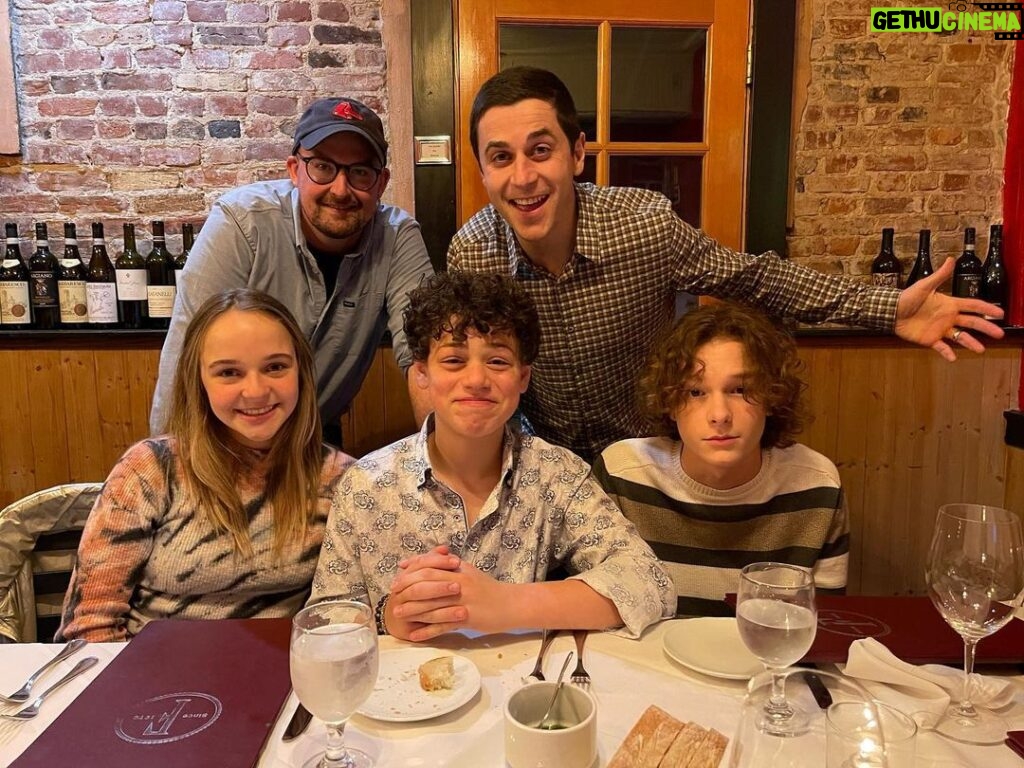 David Henrie Instagram - TBT to our cast dinner before we started shooting @boysofsummermovie. Hard to believe we wrapped exactly one year ago! It was an honor to direct the next gen of young talent in this film @masonthamesofficial, @abbyjameswitherspoon, @julianlerner. Can’t wait for y’all to see it soon! Stay tuned to that end ;) . . . . . #BoysOfSummer #BoysOfSummerMovie #ComingSoon #TBT #Throwback #GoodTimes #OnSet #Director