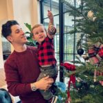 David Henrie Instagram – What are you Christmas traditions? One we do every year is ‘virtue ornaments’. The tree starts barren, and whenever the kids perform acts of virtue they’re rewarded with an ornament to put up on the tree! I want to hear your favorites below!
.
.
.
.
.
#Christmas #ChristmasTraditions #MerryChristmas #HappyHolidays #Traditions #Dad #DadLife