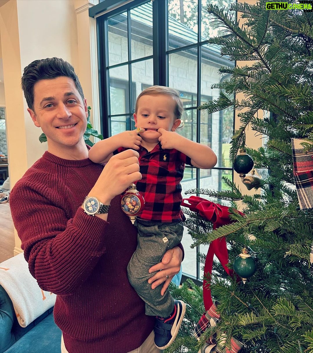 David Henrie Instagram - What are you Christmas traditions? One we do every year is ‘virtue ornaments’. The tree starts barren, and whenever the kids perform acts of virtue they’re rewarded with an ornament to put up on the tree! I want to hear your favorites below! . . . . . #Christmas #ChristmasTraditions #MerryChristmas #HappyHolidays #Traditions #Dad #DadLife