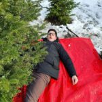 David Henrie Instagram – First time chopping down our own Christmas tree! Have y’all done this before? Unreal experience. So much fun. Highly recommend it. Slide three shows how I completely underestimated how much sawing was required 😅😅😅.