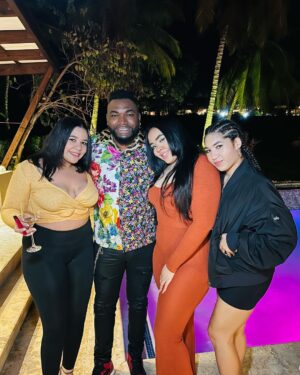 David Ortiz Instagram - 22 year to go l had the blessing of the birth of this child that today l’m very proud to be her dad, baby happy birthday daddy love you so much @official_v3da