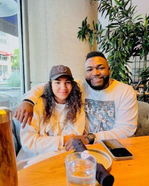 David Ortiz Instagram - 22 year to go l had the blessing of the birth of this child that today l’m very proud to be her dad, baby happy birthday daddy love you so much @official_v3da