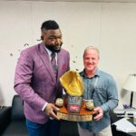 David Ortiz Instagram - @rawlingssg my first gold glove ever with one little problem…. wrong ortiz @mlbonfox 🤓